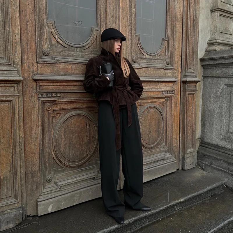 Vintage braune Wildlederjacke für Damen, modisch, einfarbig, V-Ausschnitt, lange Ärmel, Taschenrevers, einzelne Knopfjacken, 2025, modische Straßen-Outwear – Detail 5