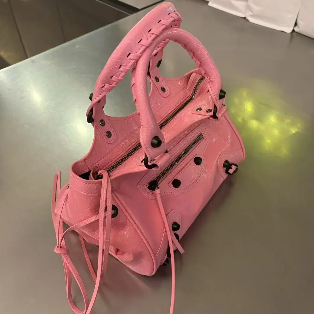 

2026 New Horizontal Locomotive Bag, Dark Wind Spice Girl Rivet Fold, First Layer Cowhide Personalized Design, Underarm Bag