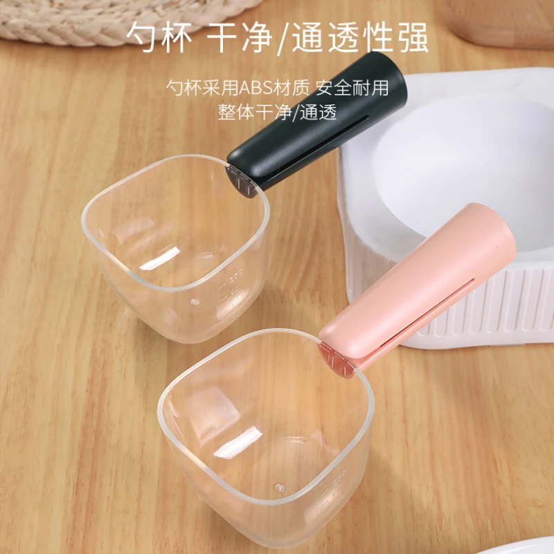 مستلزمات ملعقة شفافة جديدة لأغذية الحيوانات الأليفة مع قياس متدرج لتغذية القطط والكلاب وملعقة مجرفة منتجات الحيوانات الأليفة