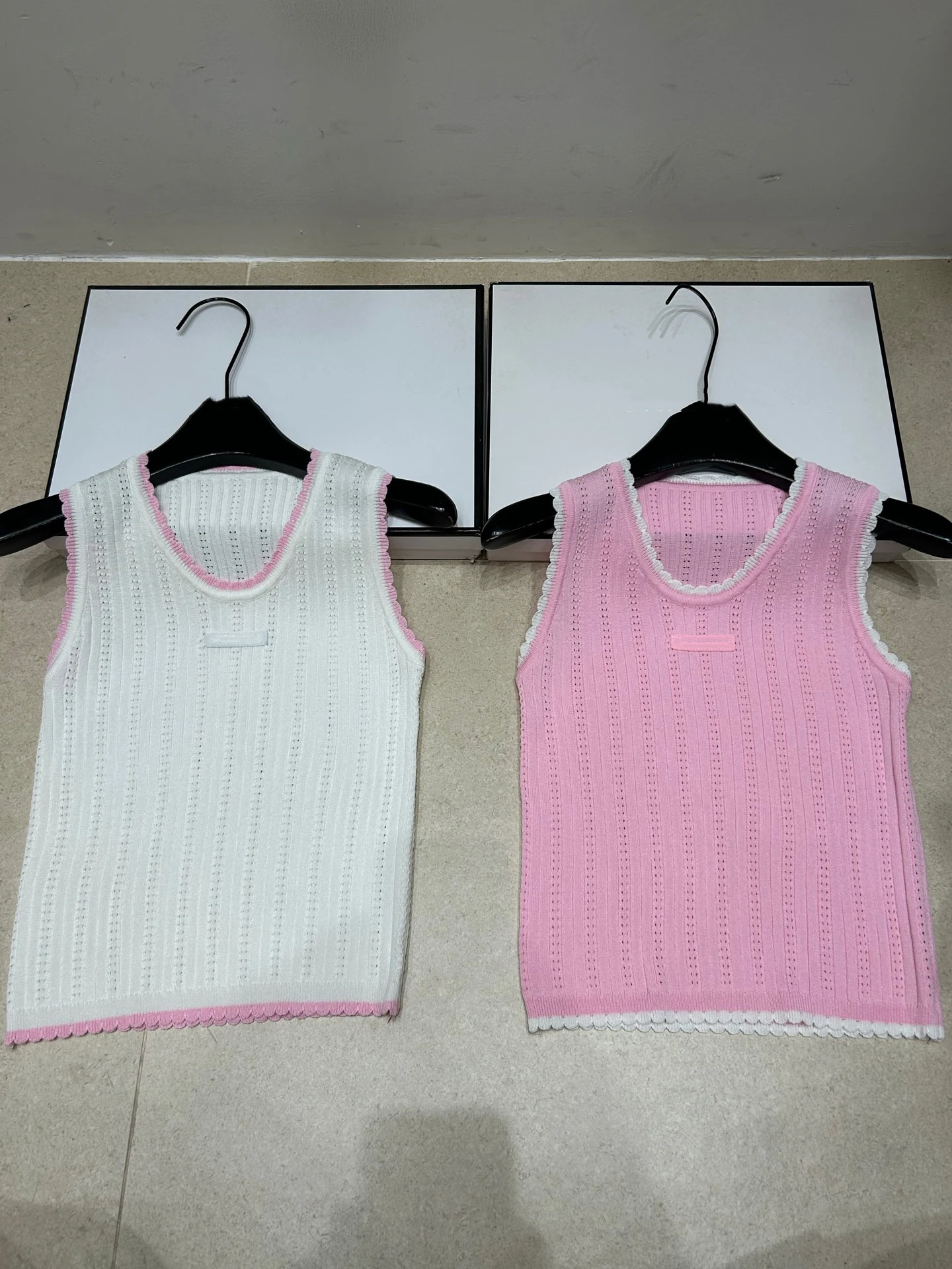 

VIBE Trendy Brand Summer Simple Style Color Block Hollow out Knitted Vest Women Sleeveless Lace Trim Slimming Versatile Breat...