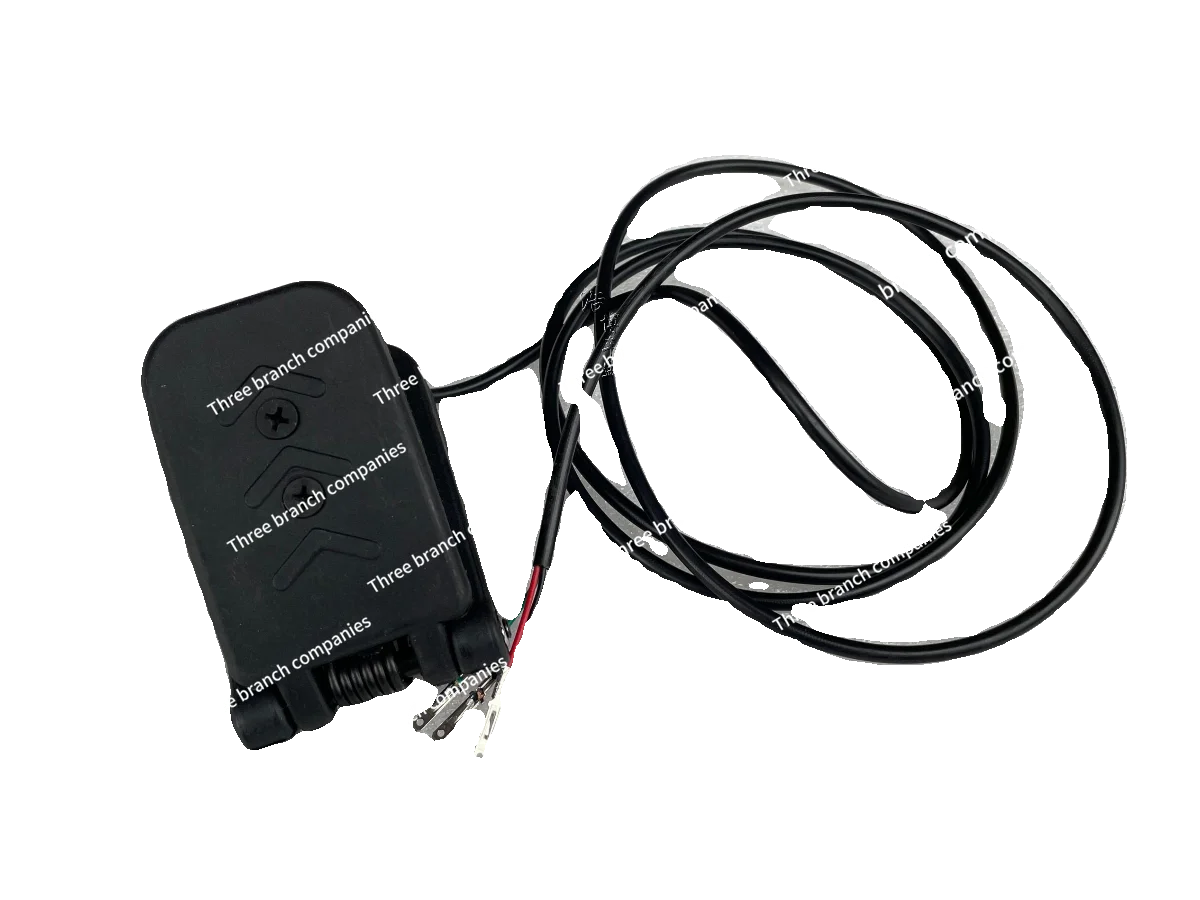 

Homemade four-wheel electric ATV accessories refueling pedal, foot on the accelerator pedal