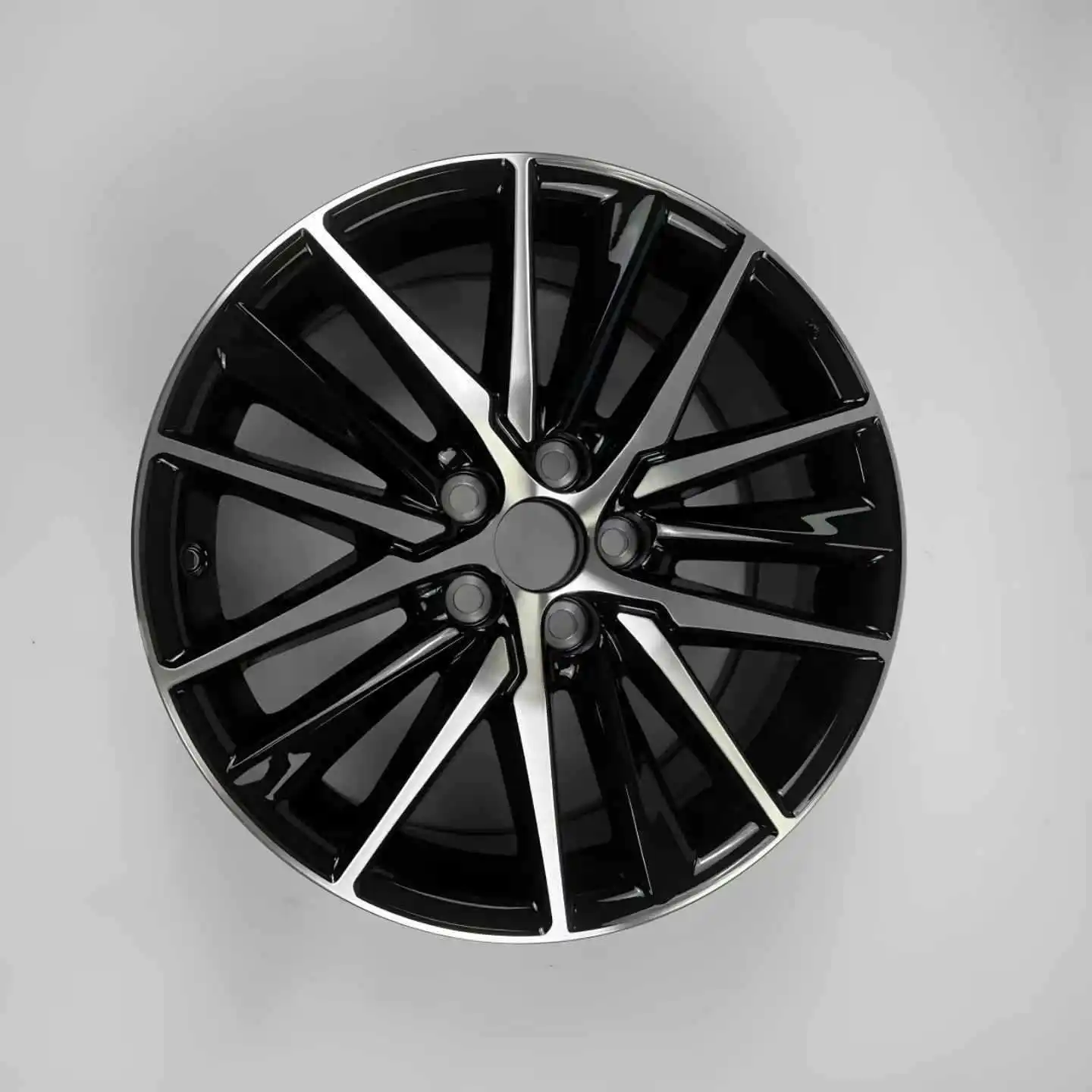 

Suitable for Toyota Camry 18-inch wheel hub original car aluminum alloy steel ring new wheel hub steel ring fetal bell