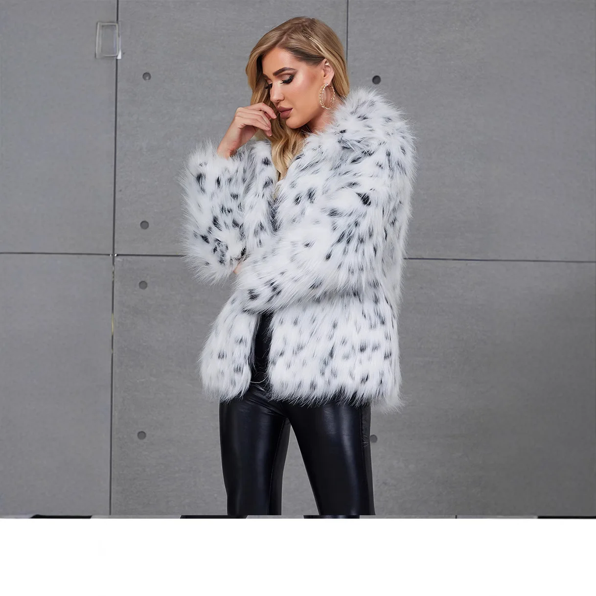 

Color Blocked Women Winter Mink Fur Coat Long Hair Furry Collar Female Artificial Fur Jacket European Size Casual Lady Fur Coat