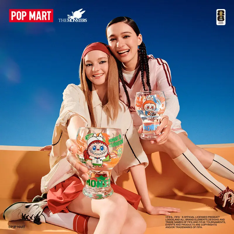 

POPMART The Monsters FIFA Официальный лицензионный стеклянный стакан-сюрприз (Blind Box) – коллекционная аниме-атрибутика, посуда для напитков, подарок для футбольных фанатов
