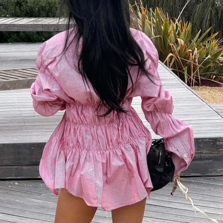 Camicetta aderente da donna primavera 2025 nuovo stile con maniche a pieghe e abito streetwear da donna con design a camicia