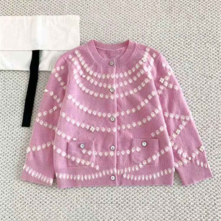 

Индивидуальные новые зимние стили 2025 года, европейская и американская женская одежда, кашемировый свитер с длинными рукавами, модный вязаный кардиган