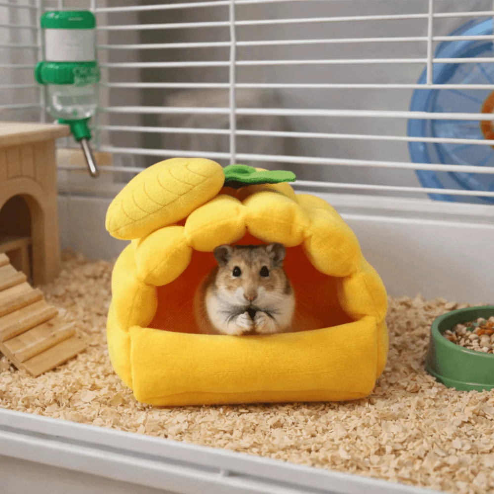 

Warm Hamster Cotton Nest Thickened Cartoon Animal Rest Shelter Windproof Strawberry Design Guinea Pig Insulated Nest