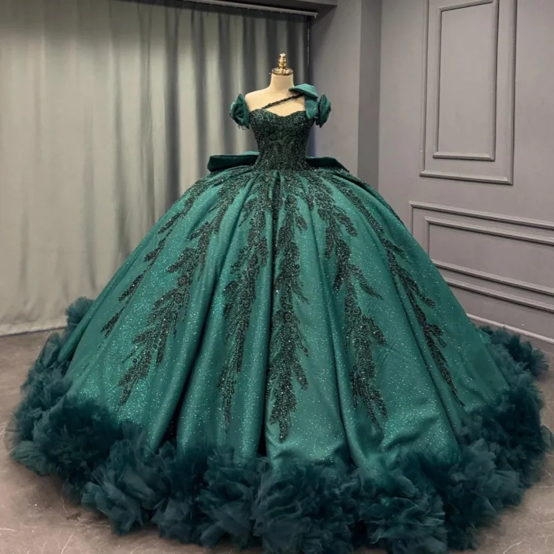 

Shiny Dark Green Quinceanera Dress Glitter Flower Decal off-shoulder Ruffle Long tail Bow Vestidos De 15 Quinceanera ﻿Customize