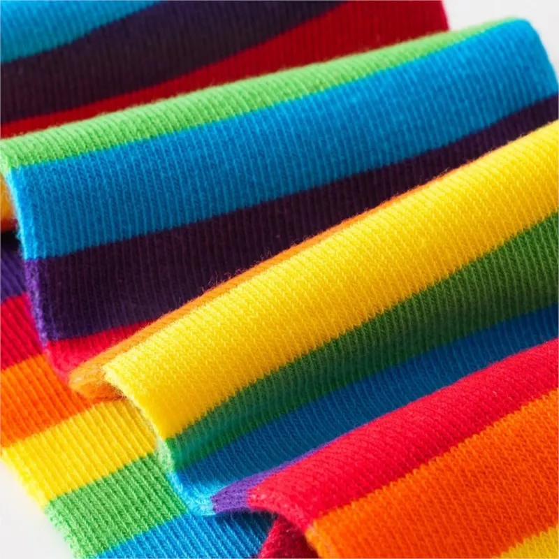 Damensocken Regenbogen gestreift Fünf-Finger Split Toe Baumwolle Mid-Tube-Socken Bunte Linien Einfache Sport Lustige Strümpfe Großhandel