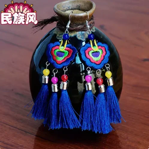 أنثى العرقية نمط التطريز الرجعية الأداء المرحلة شرابة الأقراط