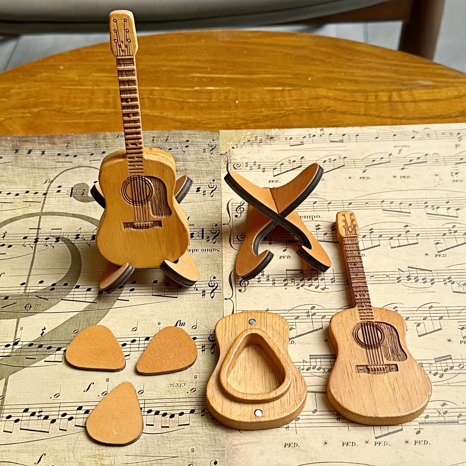 Personalized Wooden Guitar Pick Box with Standard 3 Pcs Engraved Guitar Picks Box for Guitar Lovers, Guitar Plectrum Storage Box