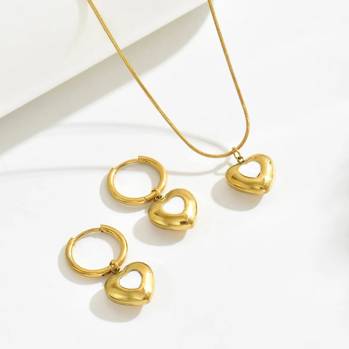 Simple designer jewelry stainless steel necklace women's 18k gold luster heart pendant earrings set jewelry wholesale