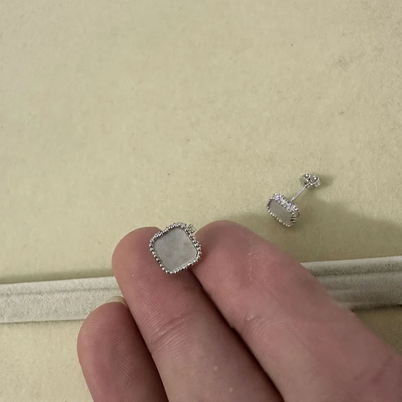 

Серьги 9 мм; женские серьги-гвоздики; натуральный жемчуг; дизайнерские украшения; женские белые роскошные серьги; покрытие из натурального жемчуга;