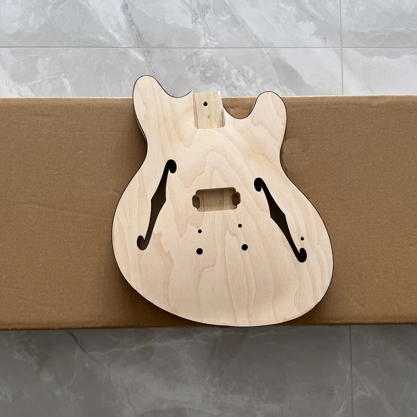 High quality Starcaster electric guitar body,maple wood material,black edge,unpainted,in stock