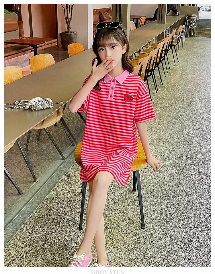 Elegantes gestreiftes Kinderkleid mit Erdbeer-Motiv für Mädchen, neues Design, kurzärmeliges Polokleid, lässige Baumwoll-Sommerkleidung für Kinder – Detail 4