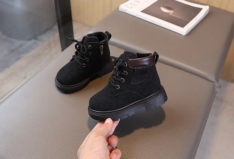 Neue Kinder-Modestiefel Winter Verstärkte Jungen- und Mädchenstiefel Rutschfeste Warme Lederstiefel mit Seitenreißverschluss Einfarbige Kinder-Freizeitschuhe – Detail 4