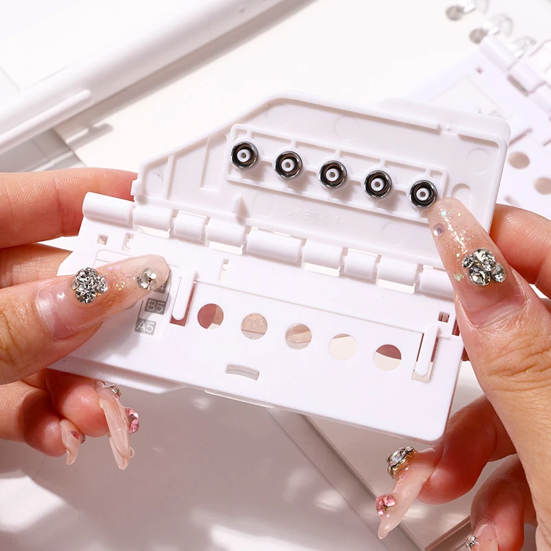 قطعة واحدة من آلة التثقيب خفيفة الوزن ذات 5 فتحات، أداة صنع يدوية محمولة، مناسبة لتثقيب الورق، أداة يدوية للطلاب