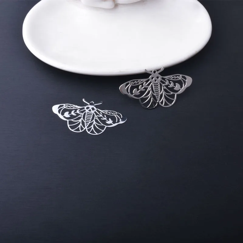 10 Stück Messing-Filigran-Anhänger in Roségold mit Schmetterlings-, Motten- und Zikadenmotiven für Damenschmuck und Accessoires – Detail 12