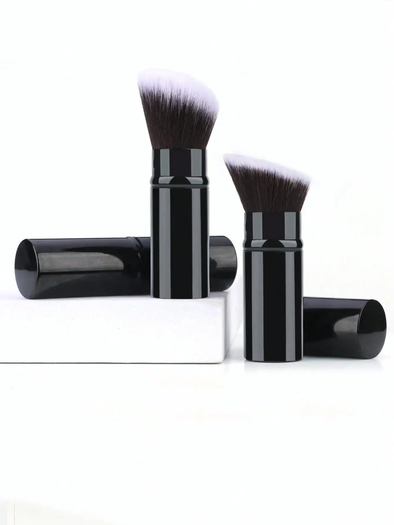 2 Stück einziehbarer Foundation-Pinsel, tragbarer Make-up-Pinsel mit Abdeckung, dichtes synthetisches Haar, Blush-Puder-Kosmetikpinsel für Reisen