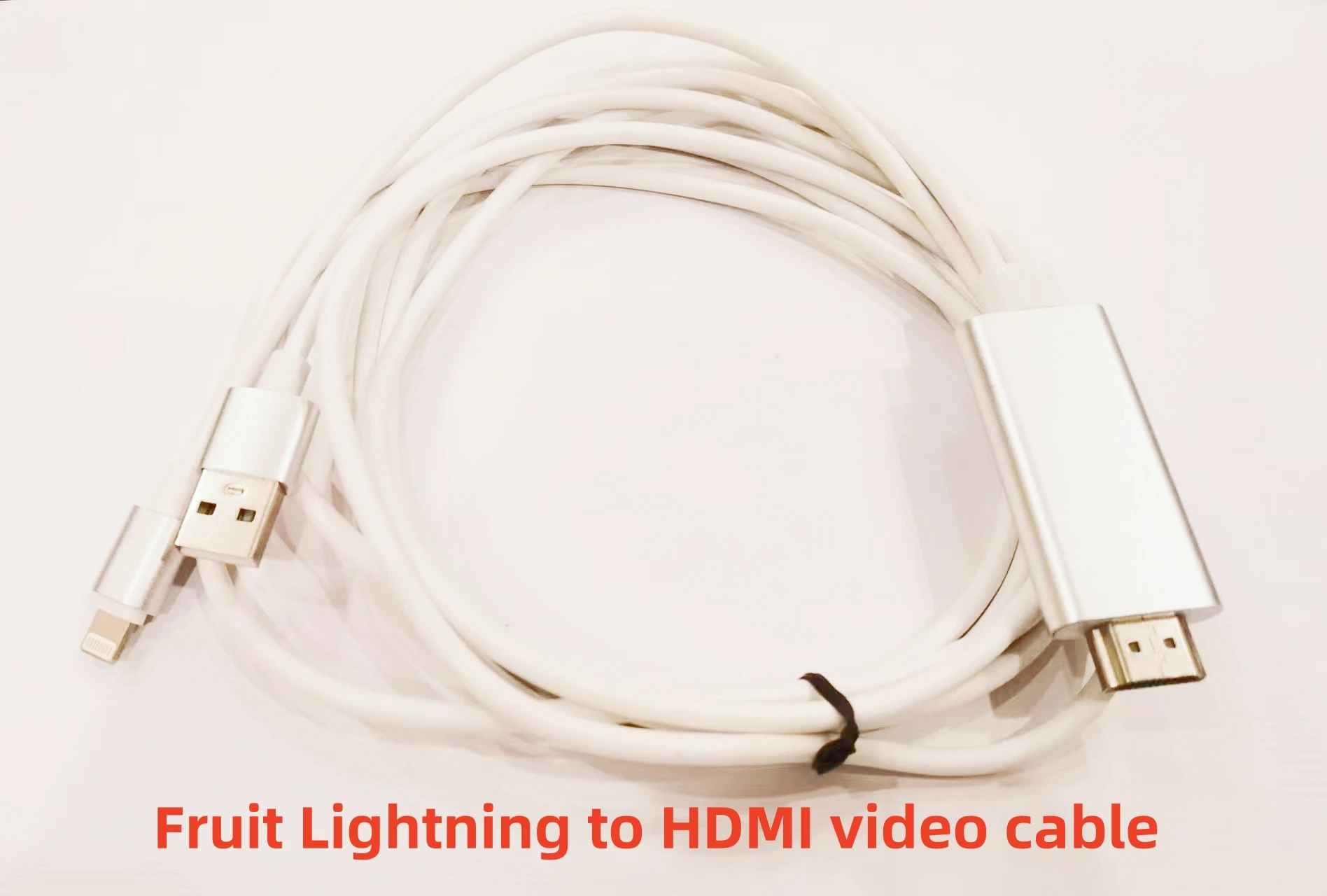 

Fruit Lightning To HDMI High Definition Video Conversion Mobile Phone Connected To The TV Projection With The Screen Line