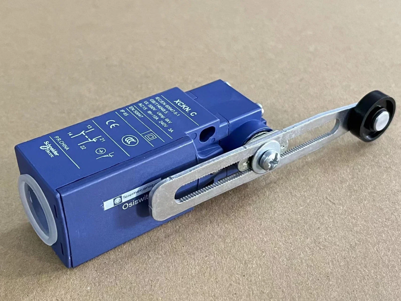 

Концевой выключатель XCKN2145P20 XCKN2145P20C с пластиковым роликовым рычагом, регулируемой длиной, 1NC+1NO, защелкивающийся, M20