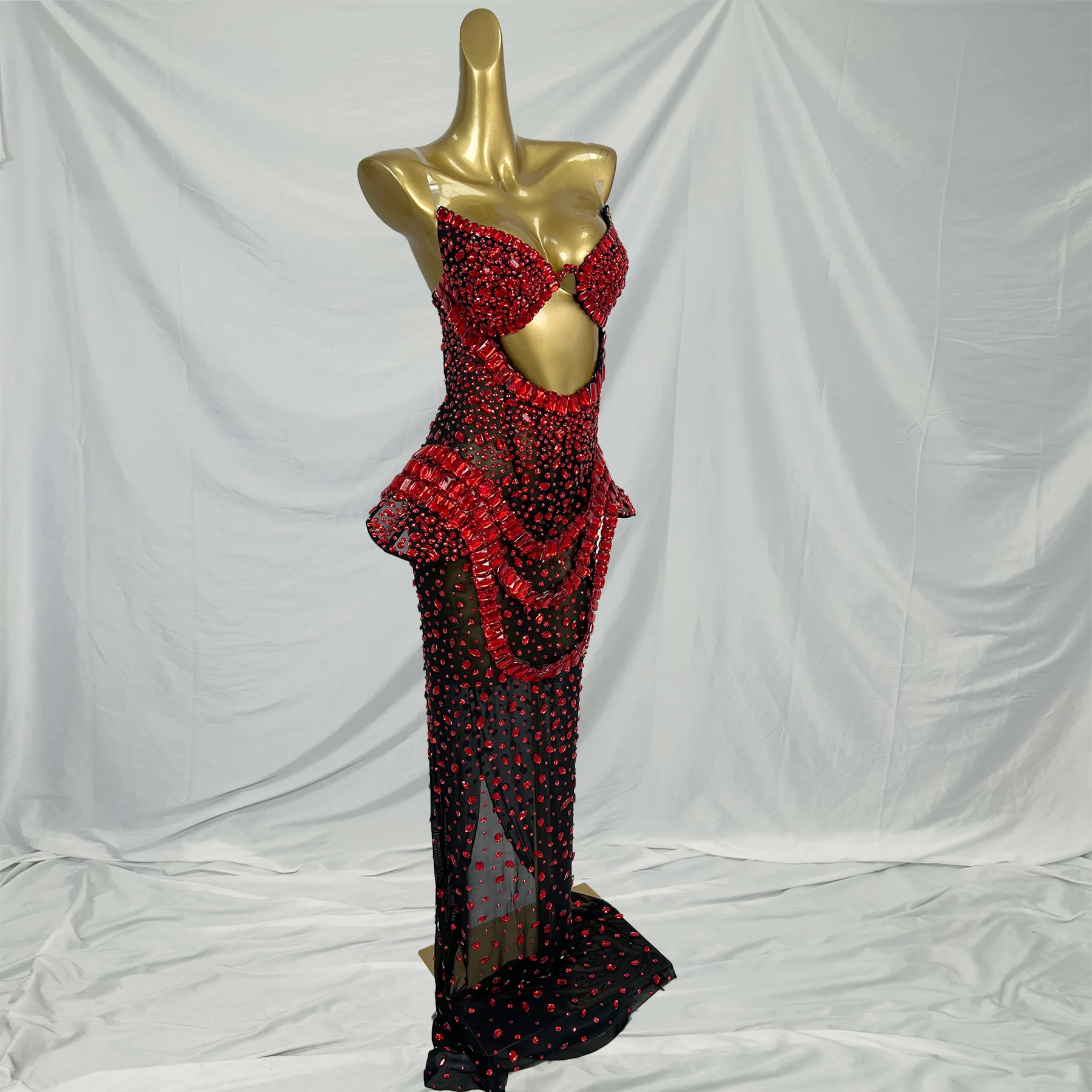 Abito lungo da ballo da sera scollato con strass rossi sexy Abito da donna aderente per laurea di matrimonio in cristallo femminile Abito da club per feste da donna