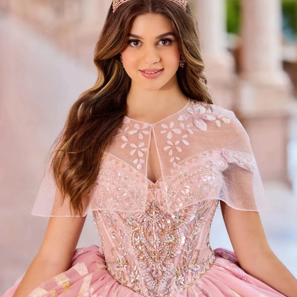 Wykwintne różowe Quinceanrra suknie balowe pełne wdzięku z ramienia księżniczki długie błyszczące cekiny koraliki słodkie 16 sukienek Vestidos