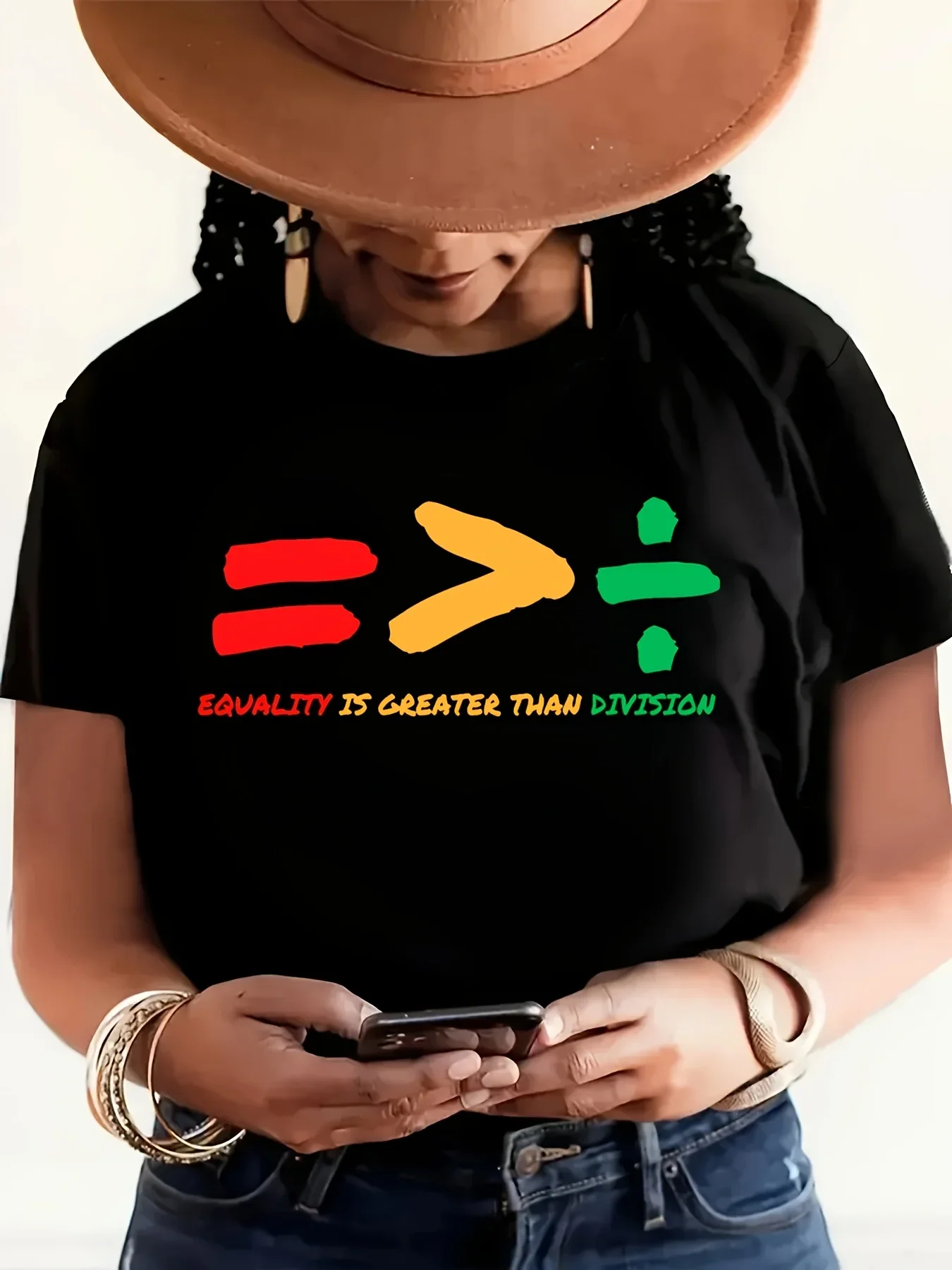 تي شيرت نسائي برسومات شهر التاريخ الأسود - تصميم "المعادلة أكبر من القسم"، كاجوال بأكمام قصيرة ورقبة دائرية، ناعم