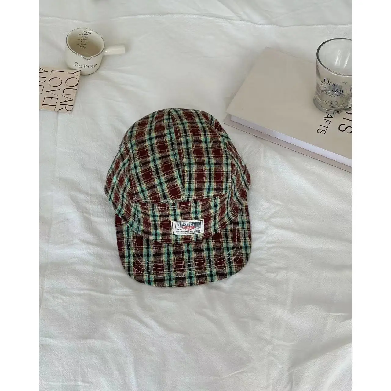 Plaid Labeling Baseball Cap Design Retro Minority Versatile Face Slimming Fashion Artistic Peaked Cap