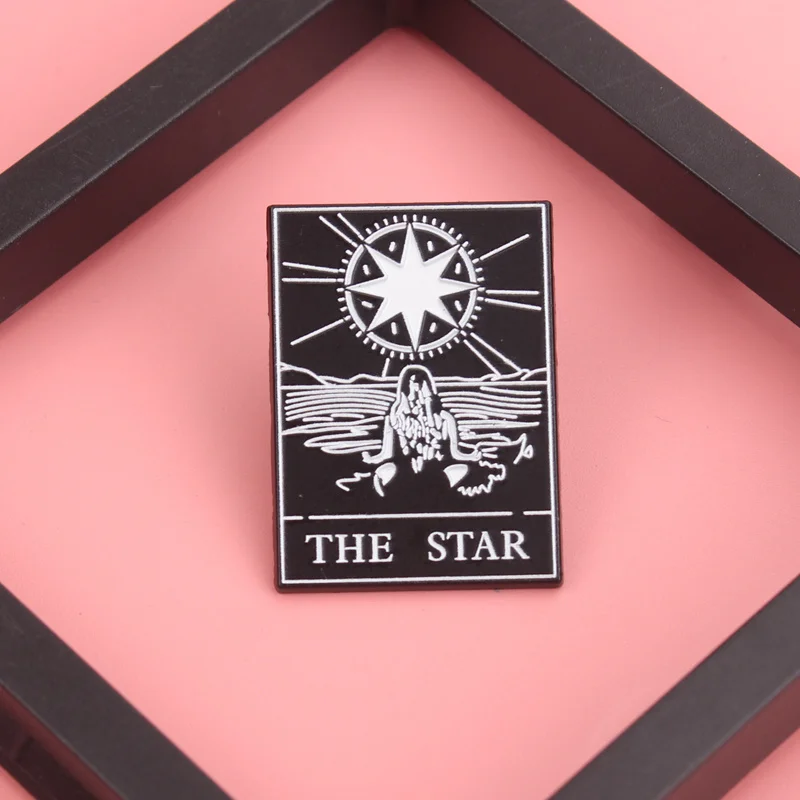 Broche Dieu - L'âme sous la lumière étoilée octogonale et les ondulations de l'eau d'alchimie [Joues mystiques de carte de tarot]