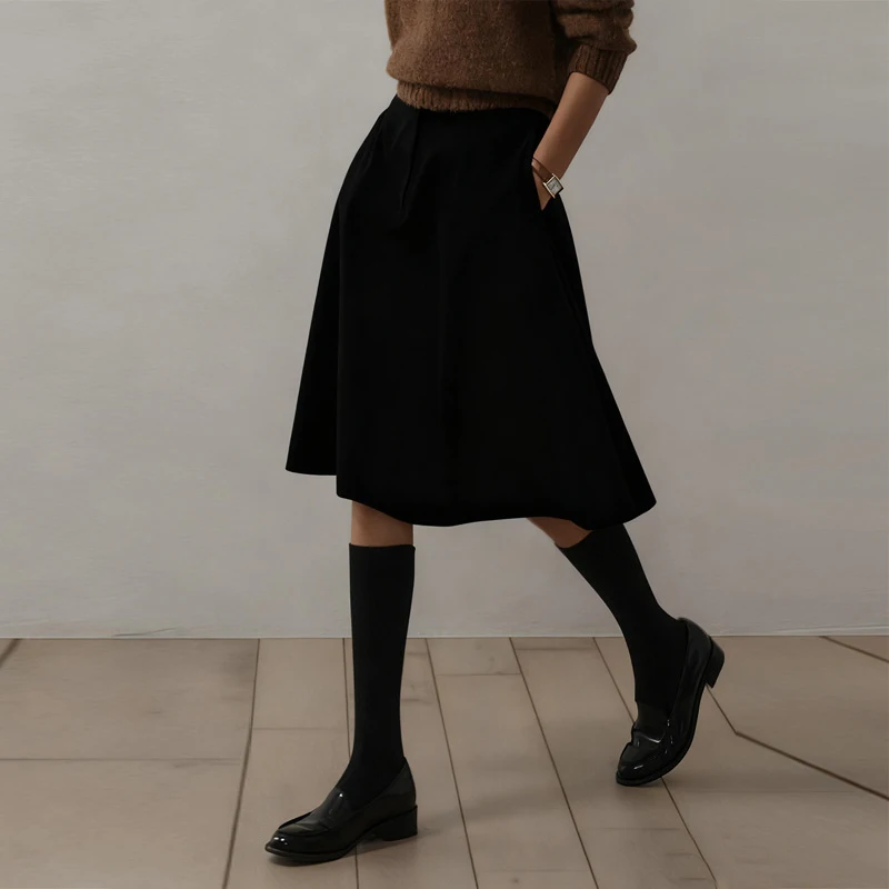 

Black corduroy skirt for women, new autumn and winter high-waisted vintage umbrella skirt, casual and slimming for petite figure
