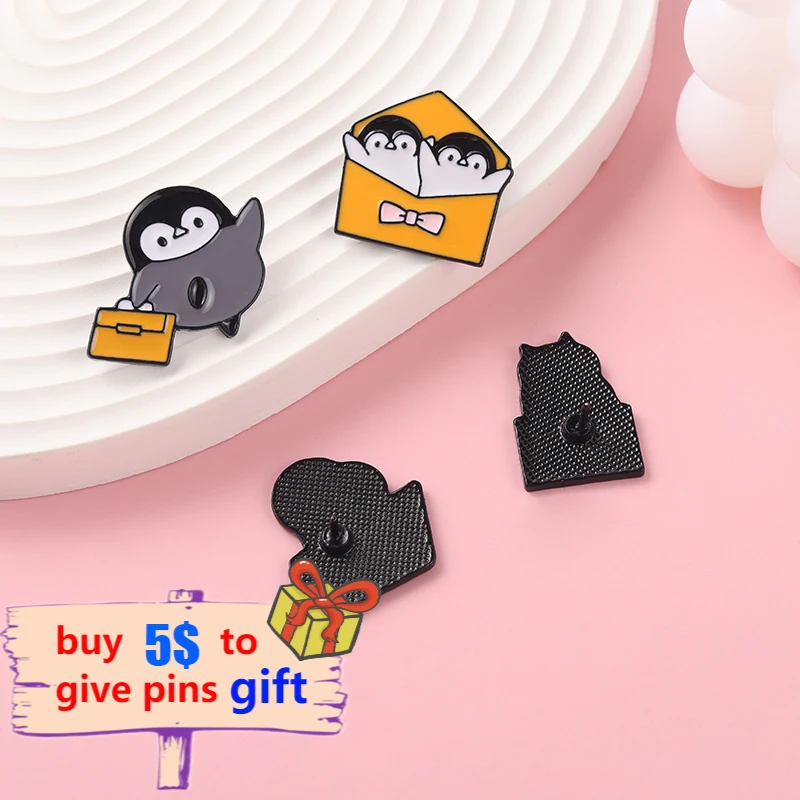 Penguin Envelope Couple Penguin Enamel Pin Wholesale Children\'s Animal Brooch Lapel Badge Cartoon Book Jewelry Gift for Friends