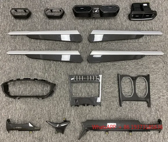 

Внутренние детали из сухого углерода Urus для приборной панели и центрального управления. Высококачественное внутреннее украшение из сухого углерода для урса-барок.