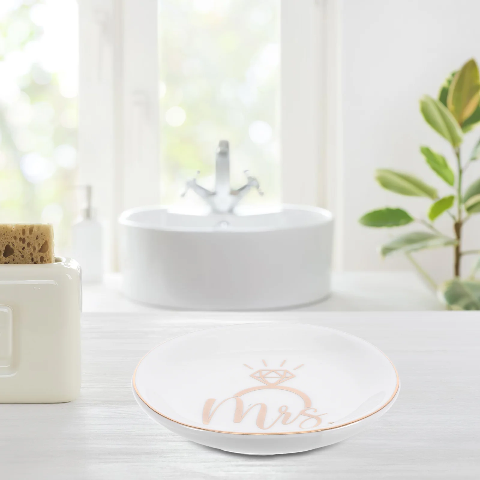 

2 шт., керамическое блюдо для колец, органайзер для туалетного столика, декоративный поднос для колец, серег, ожерелий, браслетов, небольшой держатель для ювелирных изделий, блюдо для безделушек