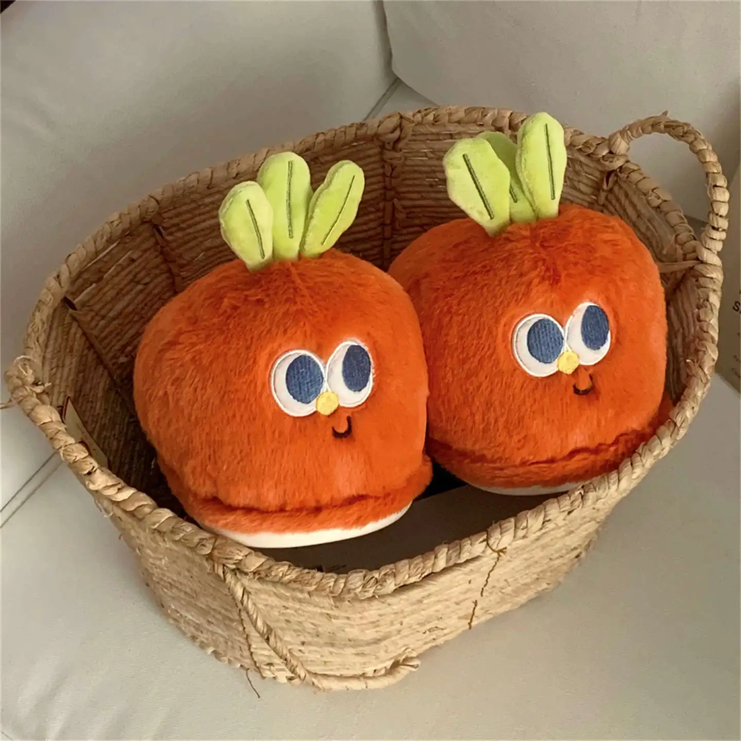 Jolies pantoufles carotte orange pour femmes, chaussures à talons plats en fourrure végétale, diapositives en fourrure tirées pour dames