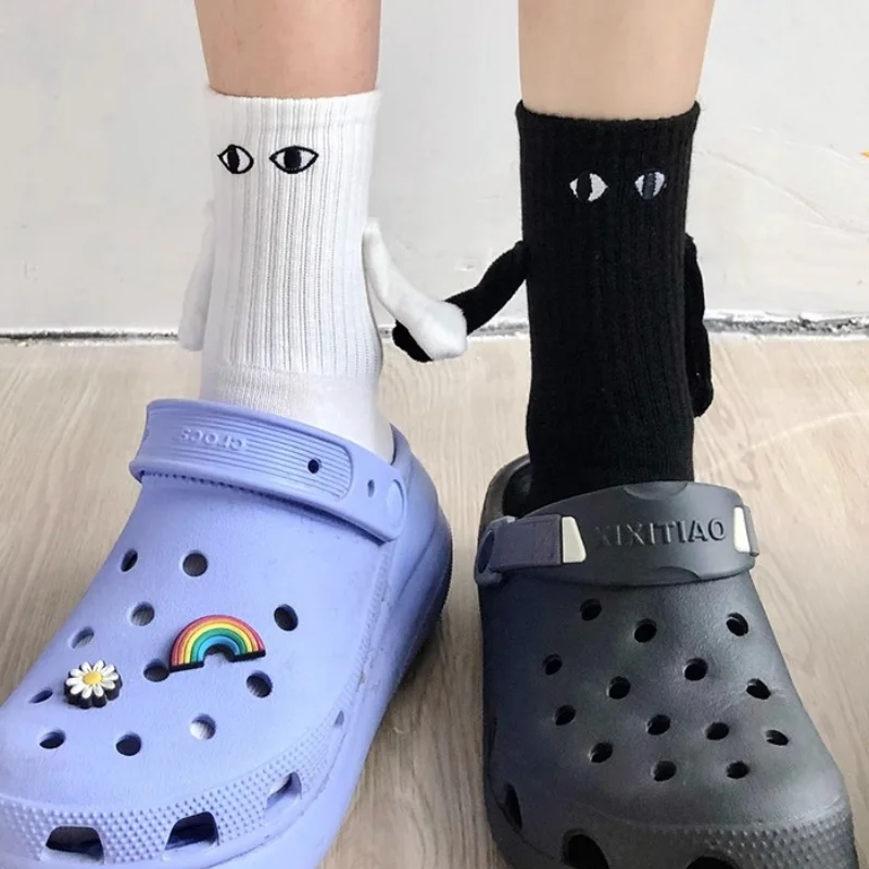 1 Pair Women Men Fashion Funny Creative Magnetic Attraction Hands Black White Cartoon Eyes Couples Sox Socks Unisex