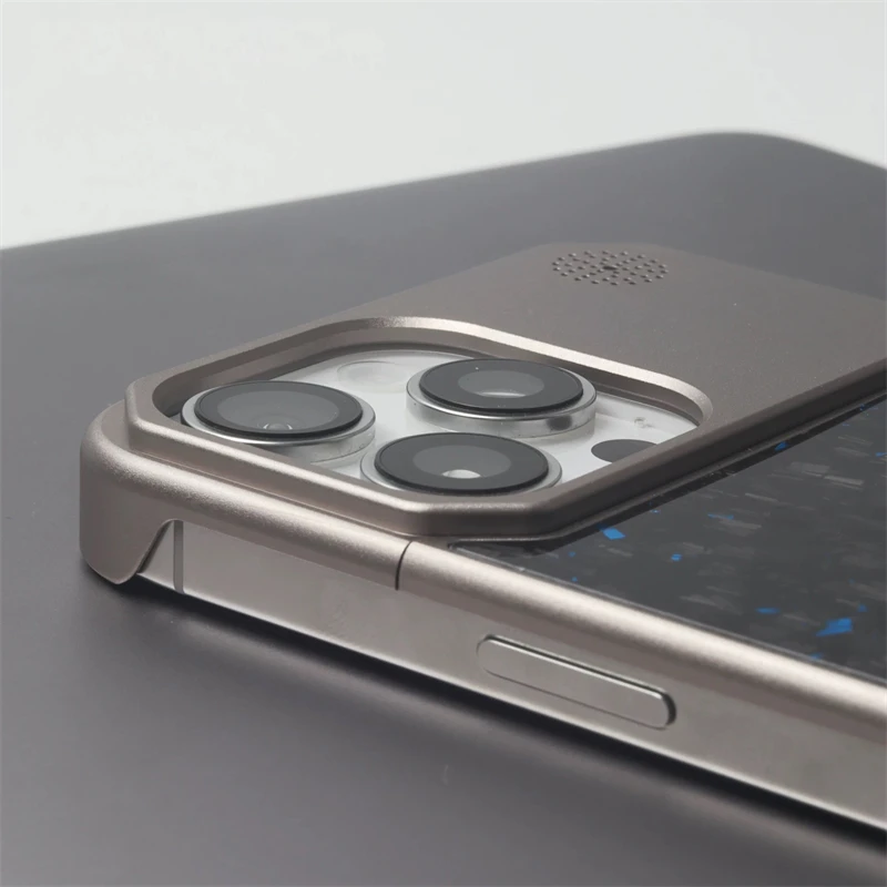 Luxuriöse geschmiedete Kohlefaser-Magsafe-Telefonhülle für iPhone 16 16pro 15 Pro Max, kabelloses Laden, Metall, rahmenlose, stoßfeste Abdeckung