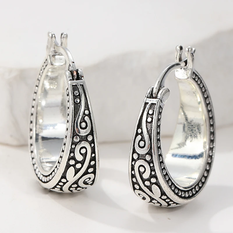Vintage-Ohrringe im ethnischen Stil mit Stammesmuster für Damen, Retro-Ohrringe aus versilbertem Metall mit Schnitzereien, lässige Accessoires