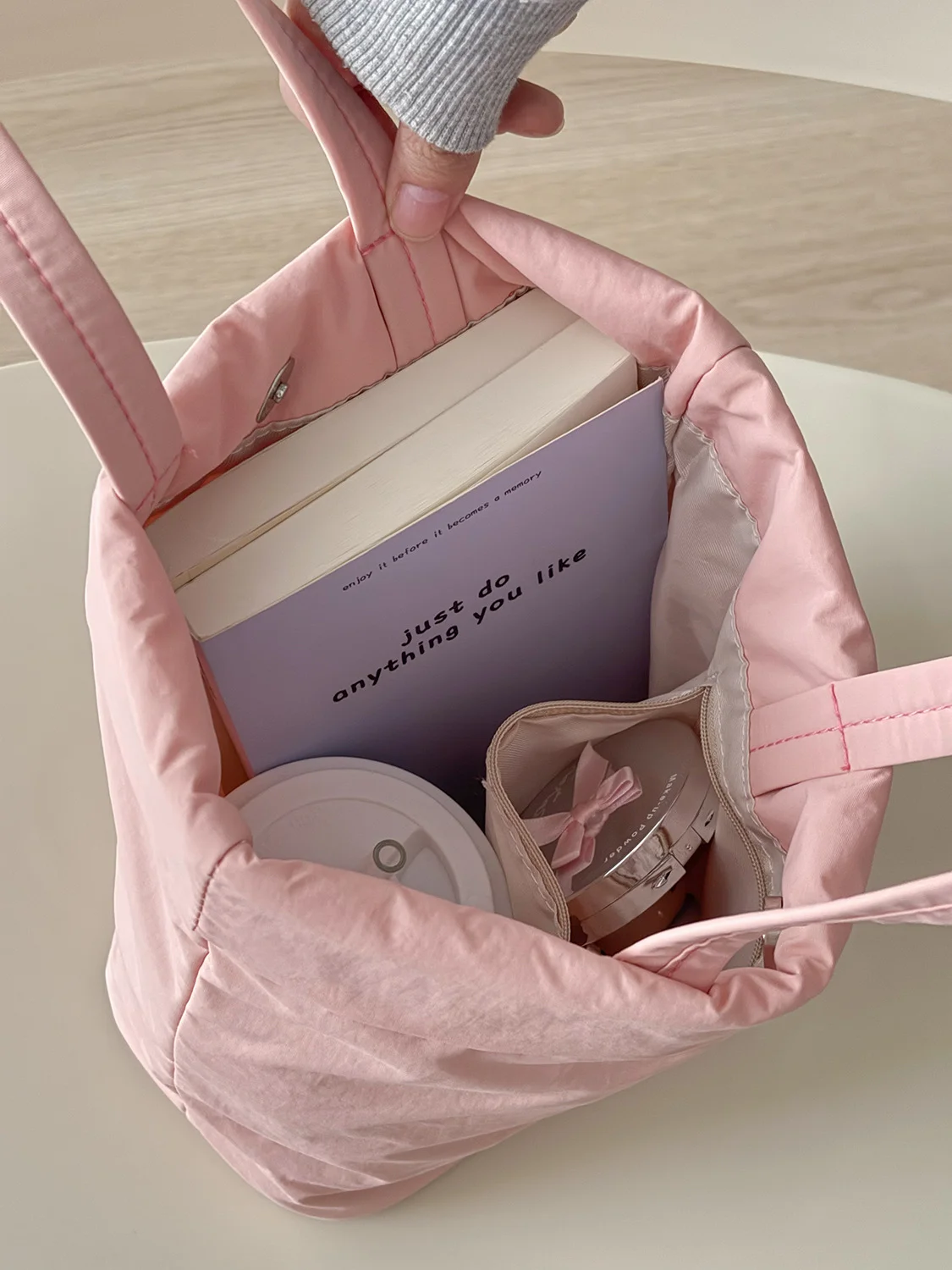Fresh and versatile, portable handbag for commuting, flip-top macaron tote bag, Korean style, solid color, simple design