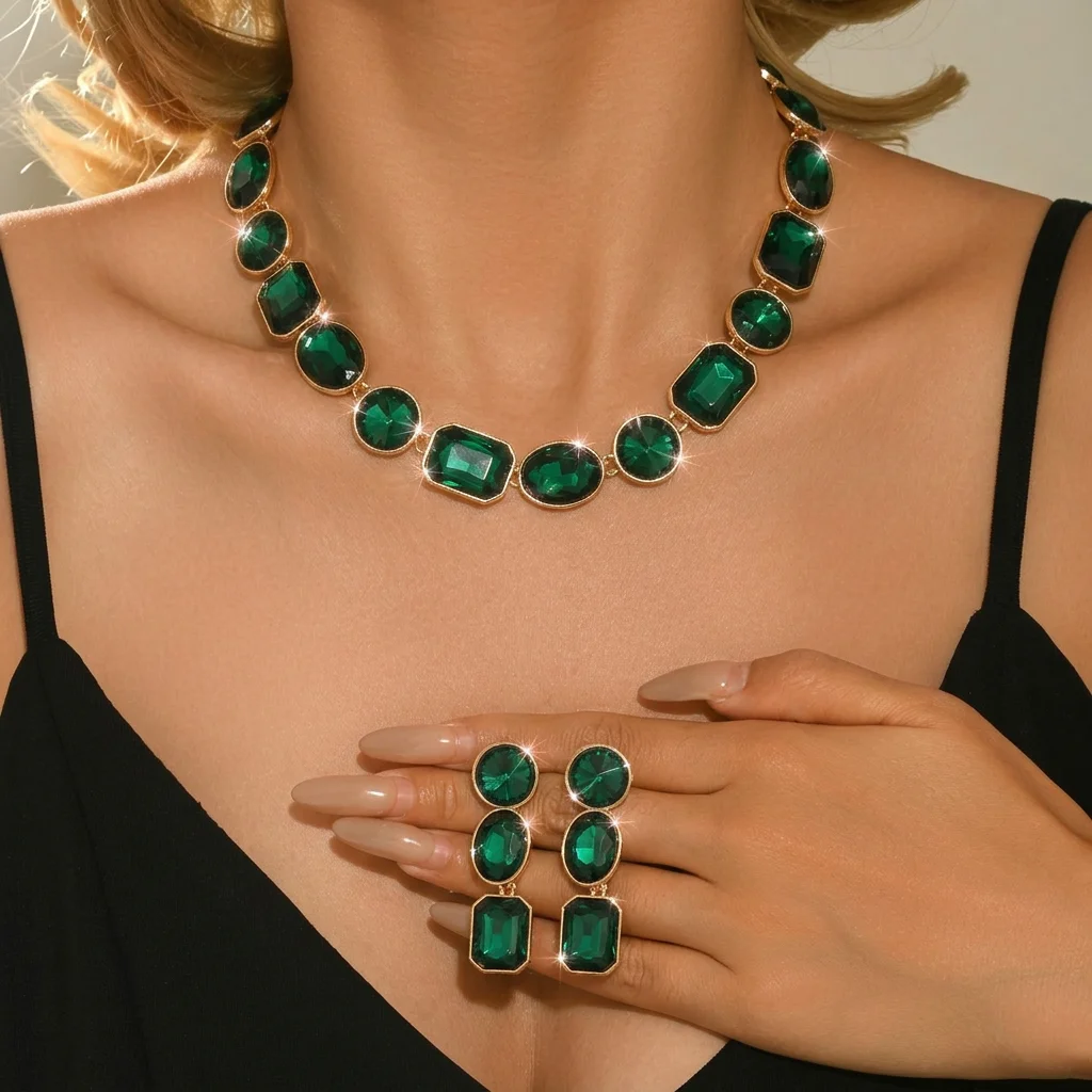 French Bohemian Retro Emerald Necklace Earrings 2-piece Set Suitable for Women's Island Beach Vacation Retro Photography