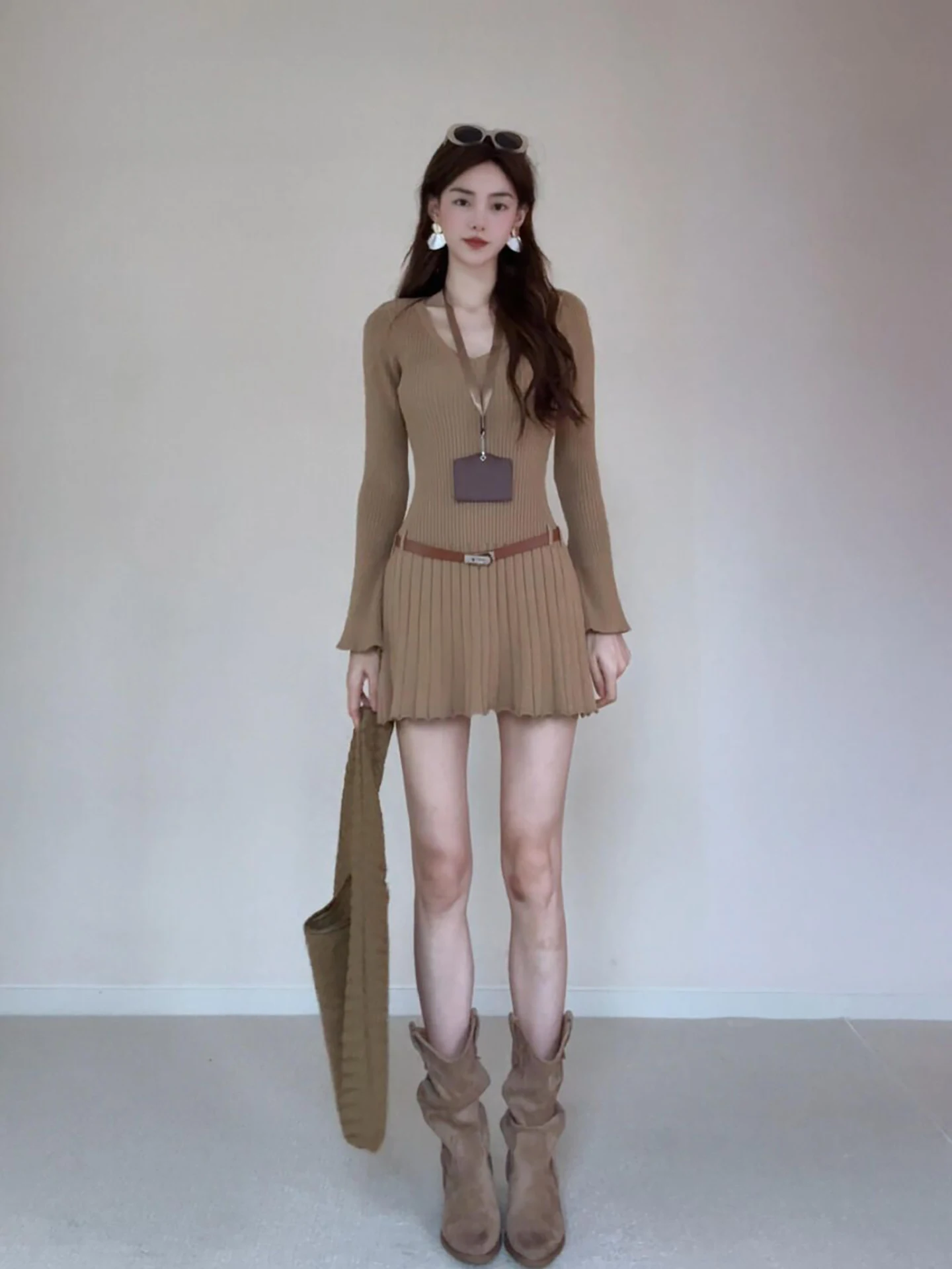 

Женская осенняя вязаная юбка-трапеция Spicy Girl с V-образным вырезом, средней длины рукавов, цвета хаки, с завышенной талией