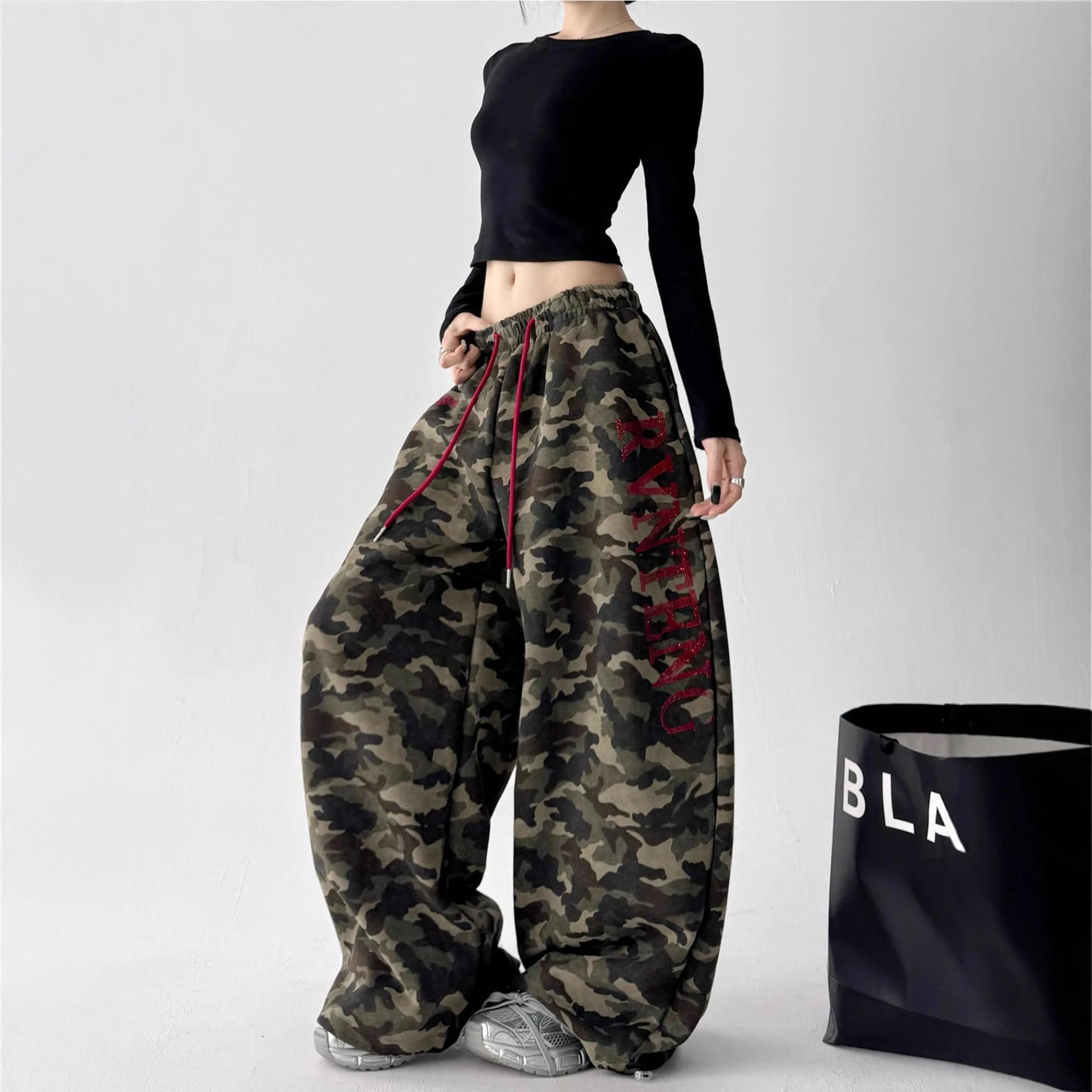 

Women's Vintage Camouflage Oversized Wide Leg Sweatpants Red Drawstring Letter Embroidery Streetwear Pants