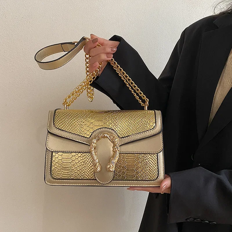 سلسلة ذهبية حقيبة كروسبودي المرأة موضة بسيطة أنيقة حقيبة مربعة صغيرة طبقة مزدوجة جديد 2025 نمط التمساح حقيبة لامعة