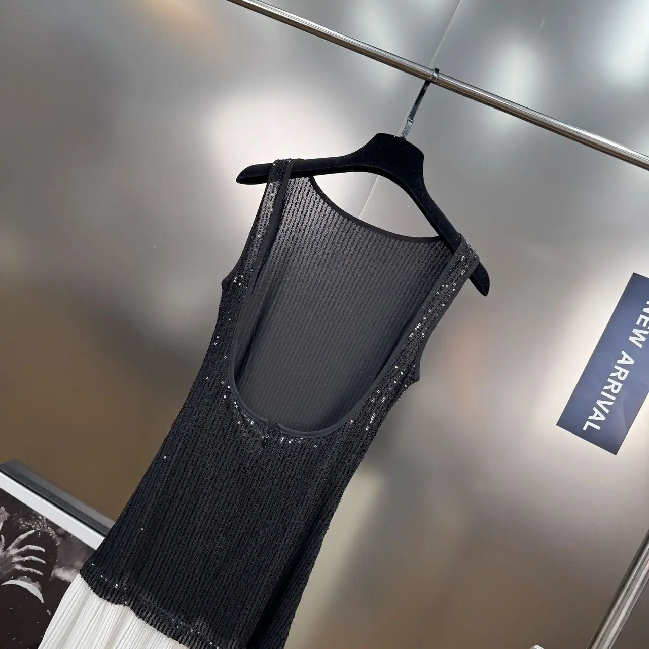 French Retro Style Heavy Industry Sequin Splicing Elegant Dress 2025 Summer Pleated Contrasting Color Backless Sleeveless Dress