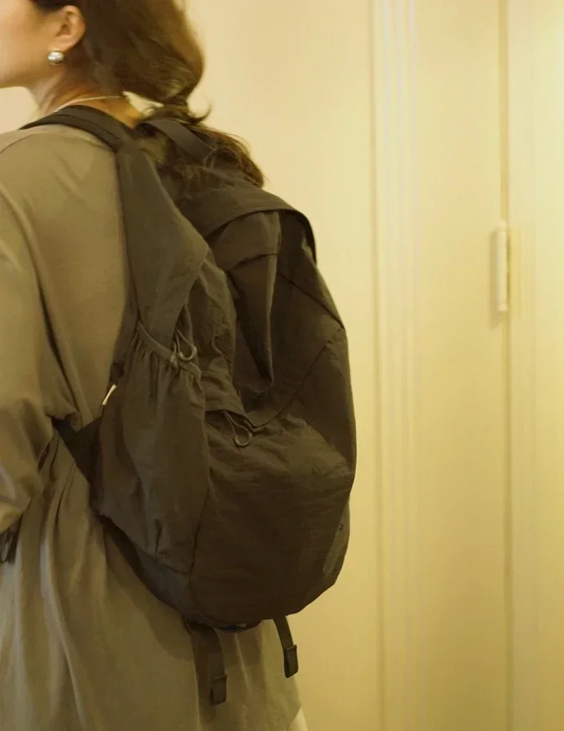 Mochila portátil de nailon impermeable para hombre y mujer, morral informal ligero para viaje al aire libre, mochila escolar para ordenador portátil