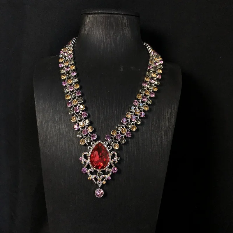 

Brand-New Designer Women's Necklace with French Heavy Industry Luxury Design, Inlaid with Diamonds and Colored Gemstones - A Ret