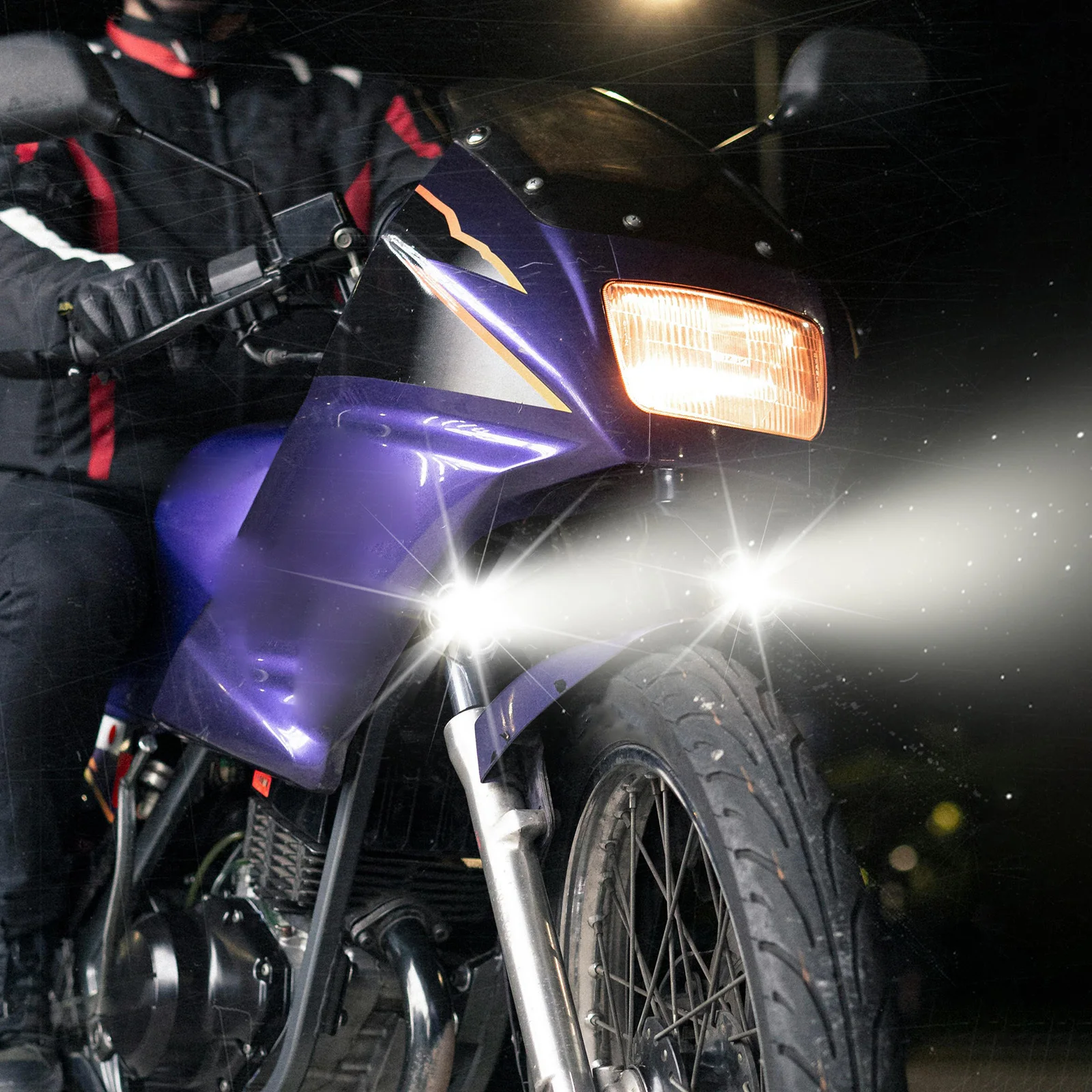 

2Pcs LED Motorcycle Fog Lights Kit - Dual Beam Driving Light with Output for Enhanced Road Visibility and Safety