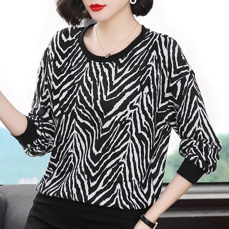 Women's Pullover Round Neck Striped Printing T-Shirts New Autumn and Winter Loose Sleeve Screw Thread Office Lady Bottom Tops