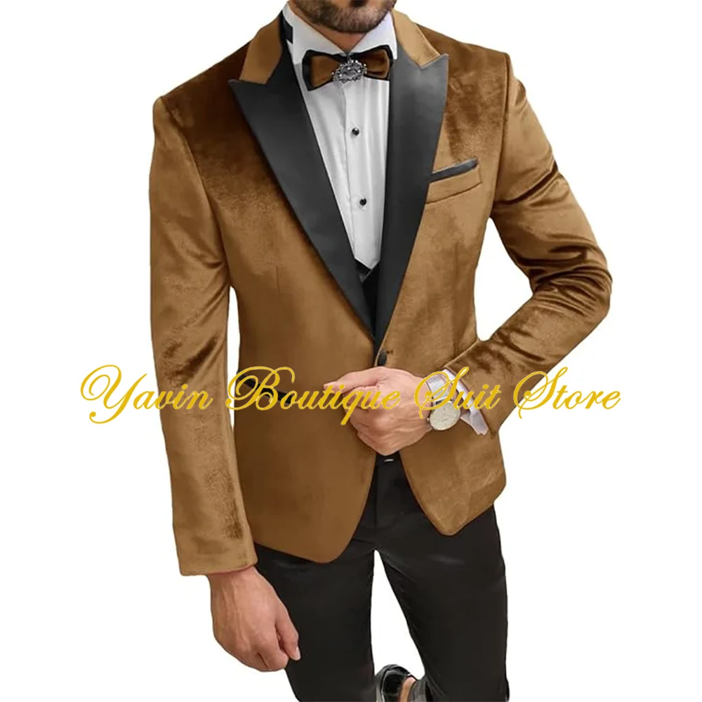 

Мужской бархатный костюм-тройка: пиджак, жилет, брюки. Приталенный крой, на одной пуговице. Для свадьбы, выпускного, ужина, вечеринки. Тuxedo. Мужские костюмы.