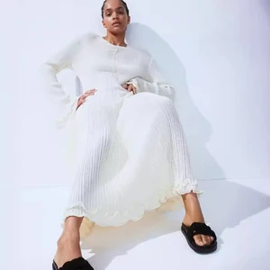 النساء الكشكشة مطوي طويل فضفاضة اللباس أزياء الخريف الشتاء الأبيض يا الرقبة توهج أنيقة فساتين الحفلات النساء ملابس الشارع أفضل 6 فساتين شي إن الطويلة للمبيعات - رقم 4